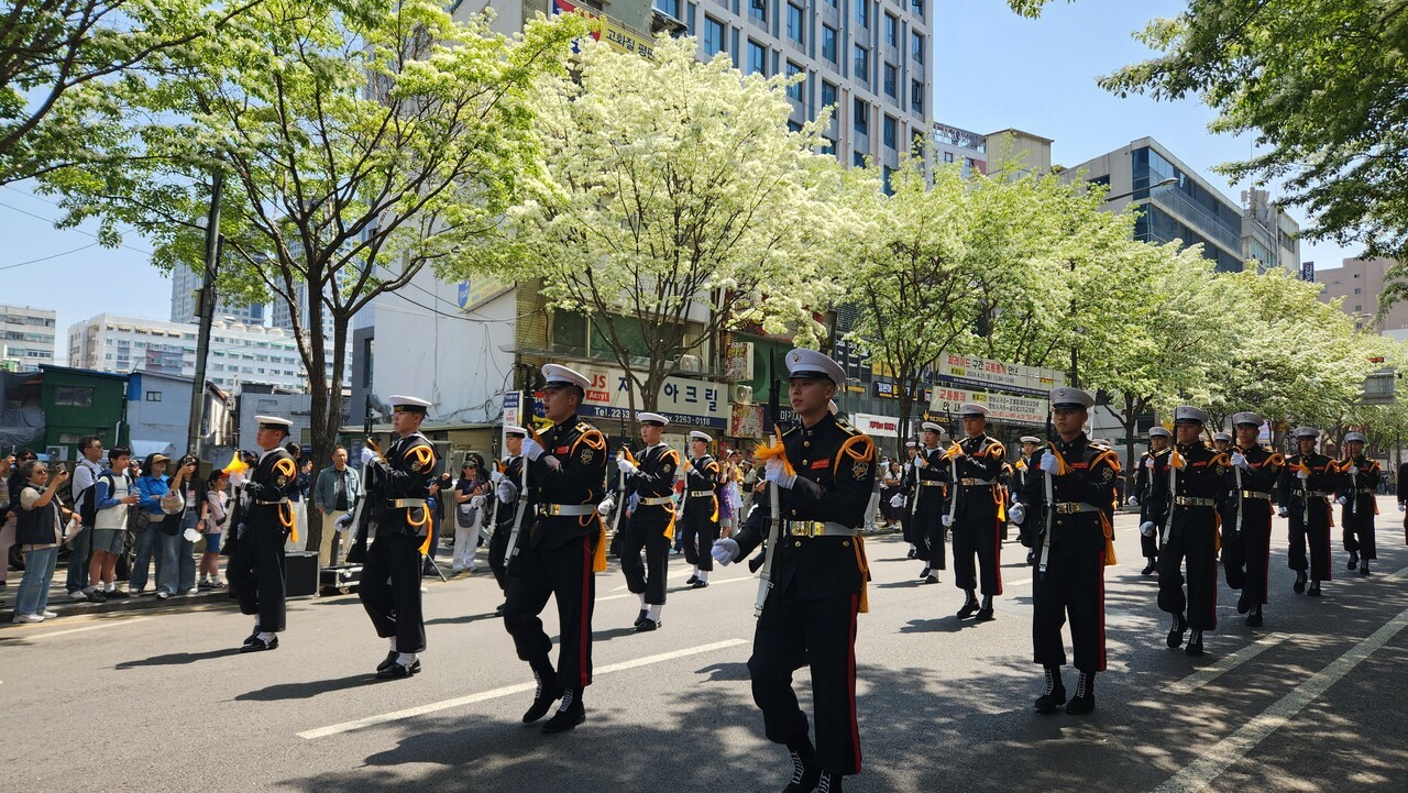 .거리퍼레이드_해군의장대. 사진=중구청