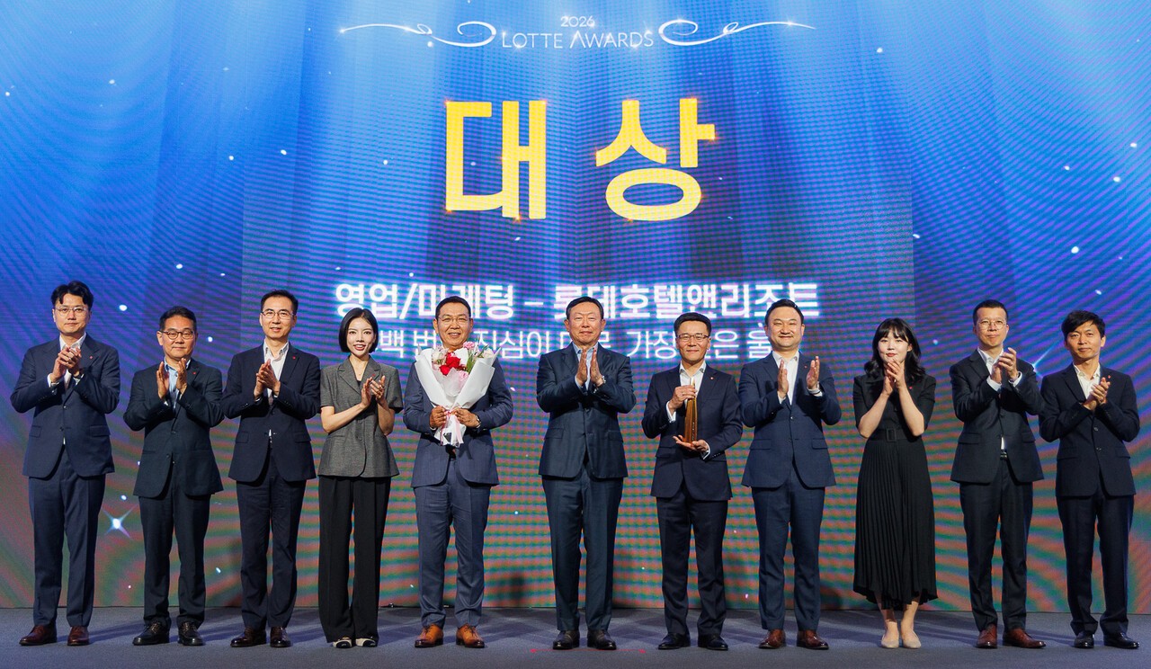 신동빈 회장, '2026 롯데 어워즈'서 "과감히 도전" 강조 - 뉴스 썸네일 이미지