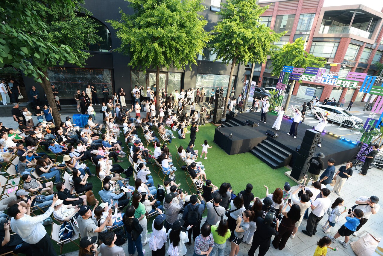 낮에는 가로수길, 밤에는 한강에서...강남구, '2026 <b>강남 피크닉 콘서트</b>...